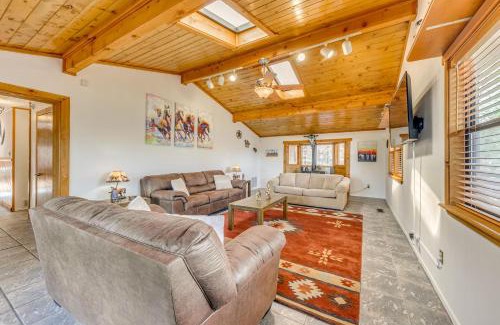 Ruidoso House | Ruidoso Cabin with Deck about 1 Mi to Midtown!