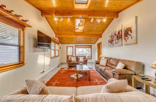 Ruidoso House | Ruidoso Cabin with Deck about 1 Mi to Midtown!