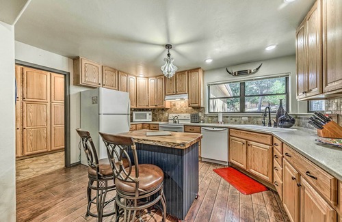 Ruidoso House | Ruidoso 'Memories Mountain Retreat' w/Hot Tub!