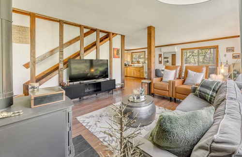 Ruidoso Cabin | Ruidoso Rental w/Private Hot Tub: Walk to Midtown