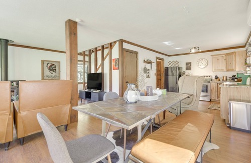 Ruidoso Cabin | Ruidoso Rental w/Private Hot Tub: Walk to Midtown