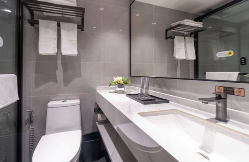 Sanyuanli Hotel | Ruifeng Hotel Railway Station Store