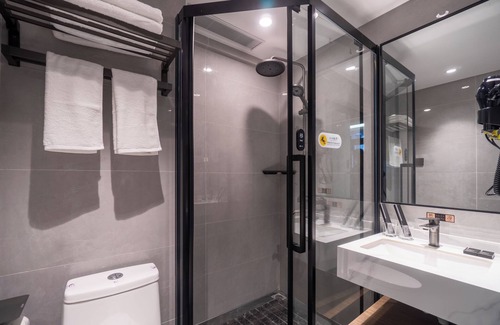 Sanyuanli Hotel | Ruifeng Hotel Railway Station Store
