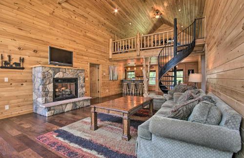 Eucha House | RuKaRaSa Cabin with Yard and Dock at Grand Lake