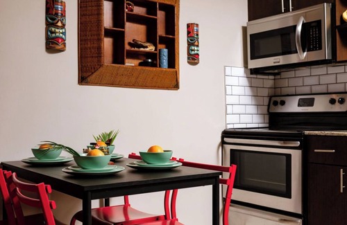 Poinsettia Heights House | Rum Locker 1 King | 2 Twins | Private | Sleeps 4