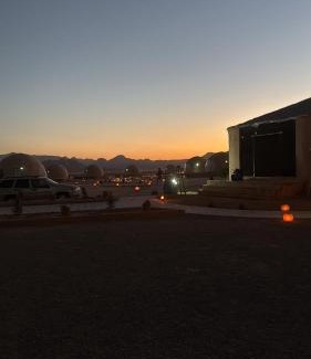 Wadi Rum Bed & Breakfast | Rum Royal Dunes Camp & tour