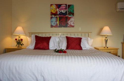 Lunenburg Waterfront Hotel | Rum Runner Inn