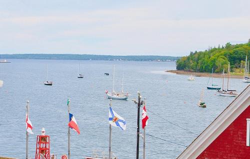 Lunenburg Waterfront Hotel | Rum Runner Inn