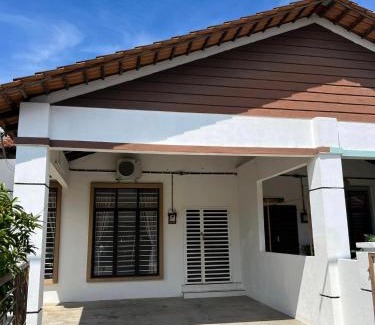 Masjid Tanah House | Rumah Armand Masjid Tanah Ria 3 , 4BR Fully Aircond Masjid Tanah Melaka