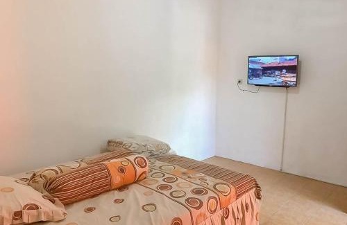West Cirebon Hotel | Rumah Panggung Guest House Syariah Mitra RedDoorz