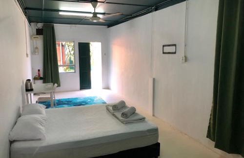 Batu Buruk House | Rumah Tepi Istana