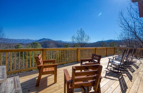 Gatlinburg - Pigeon Forge Cabin | Run to the Hills
