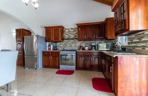 Runaway Bay Apartment | Runaway Bay Gem