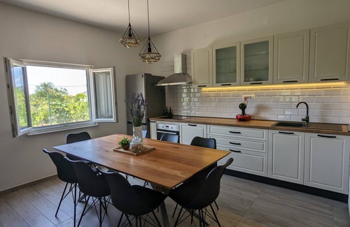 Unesic House | Runaway Cottage Villa
