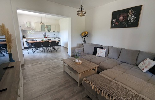 Unesic House | Runaway Cottage Villa
