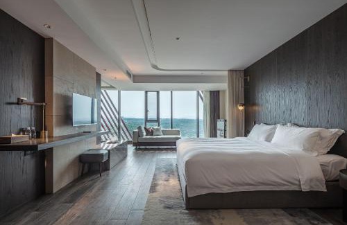 Laishan Hotel | Runaway Cow Winery Retreat