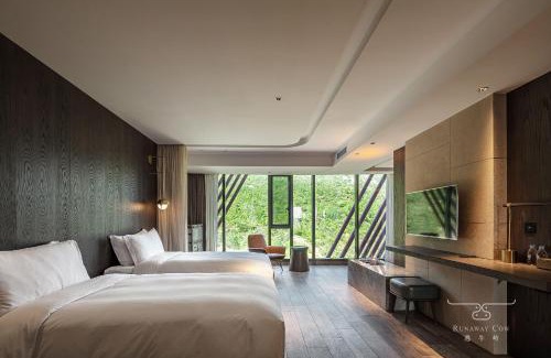 Laishan Hotel | Runaway Cow Winery Retreat