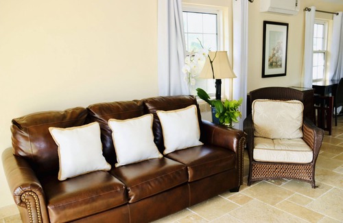 Dunmore Town Hotel | Runaway Hill Inn