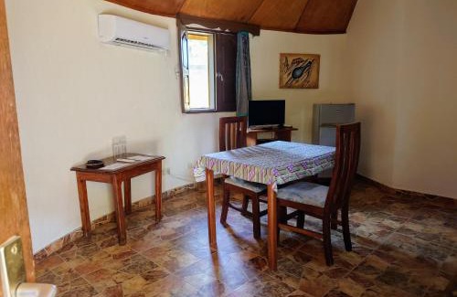 Comoe House | Rundbungalow auf Lionsrest