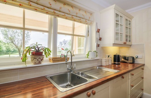 Duns Cottage | RUNGLEE, pet friendly, country holiday cottage, with a garden in Duns