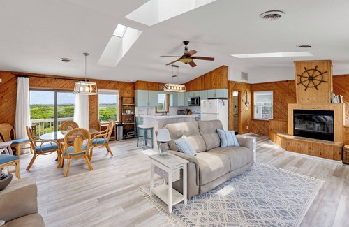 South Nags Head House | Runnin' Down A Dream: 2min Walk to Beach | Dogs OK