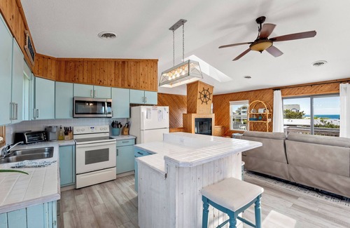 South Nags Head House | Runnin' Down A Dream: 2min Walk to Beach | Dogs OK