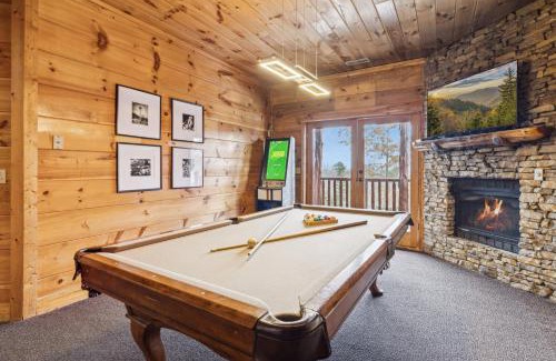 Gatlinburg - Pigeon Forge House | Running Bear Near PF Hot Tub Game Room Theater and Stunning Views
