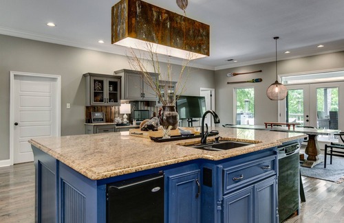 Alleene House | Running M Fish Camp: Sleeps 14 + Two Boat Slips