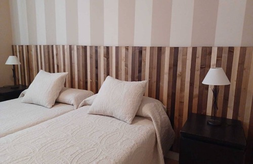 Castilblanco de los Arroyos Cottage | RURAL HOUSE WITH PADEL TRACK, SWIMMING POOL AND BARBECUE