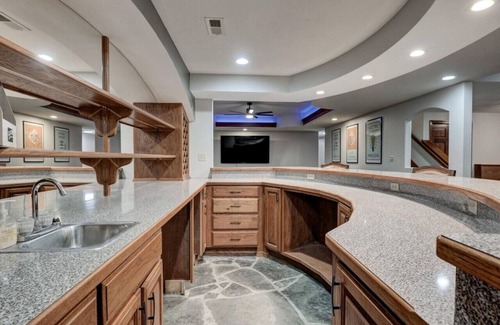 Powell Cabin | Rural 6 bedroom cabin - With a Hot Tub!
