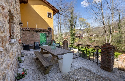 Soto de Cangas Cottage | RURAL ACCOMMODATION FLOREU DE REMIS