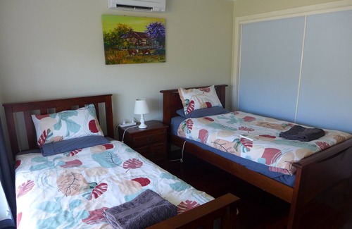 Mount George Cottage | Rural Ambience with Netflix. Two bedrooms / Breakfast incl / Kitchen. Sleeps 4.
