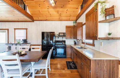Sugarcreek House | Rural, Amish Country, sleeps 6