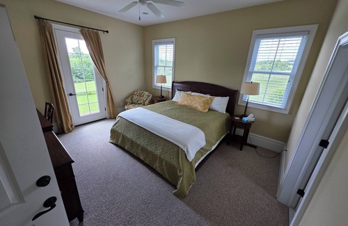 Farmville Cottage | Rural and Charming 2-bedroom cottage near Hampden-Sydney and Longwood