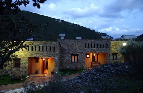 Casares de las Hurdes Cottage | Rural apartment Aldea la Cabachuela for 3 people