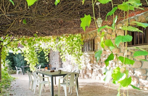 Galapagar Cottage | Rural apartment in Galapagar with bubble bath