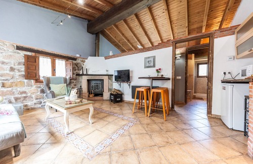 Santa Maria Cottage | Rural apartment L'Arboleu de Traspeña for 2 people