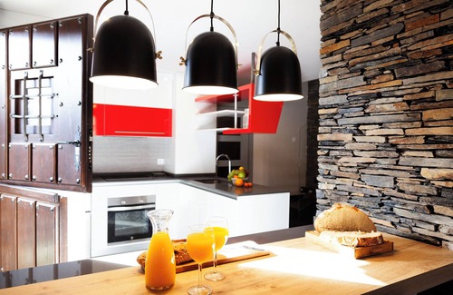 Majaelrayo Apartment | Rural apartment with private garden, fireplace, barbecue, jacuzzi and pool