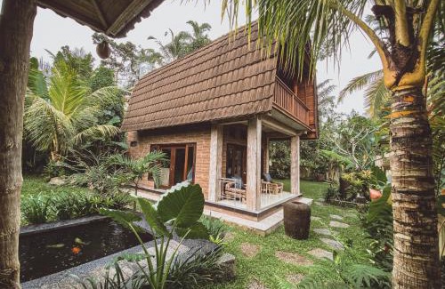 Taro House | Rural Atmosphere at Bali Coconut House in Delodsema Village