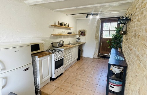 La Chapelle-Pouilloux Cottage | Rural beautiful quirky Cottage in the South West with a 12x5m pool, games barn