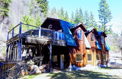 Crescent Valley House | Rural Chalet Style Ski/Hike in Home
