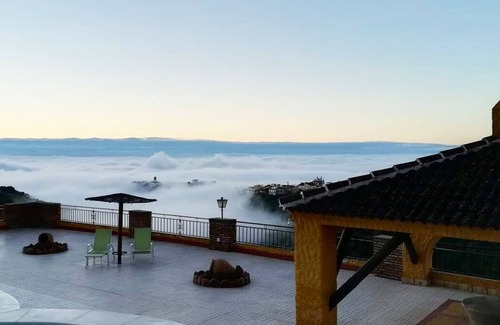Hornachuelos Ski Chalet | Rural Cortijo with the best views in the Sierra de Hornachuelos Natural Park.