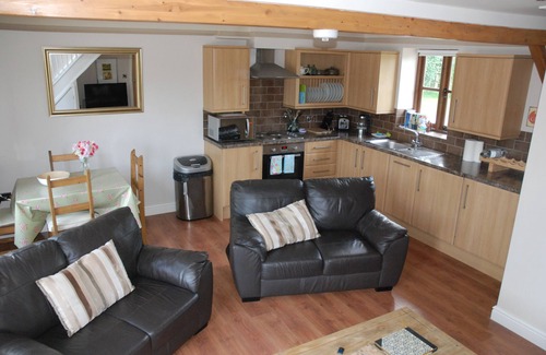 Hannington Cottage | Rural Cotswold Cottage in grounds of beautiful Nell House