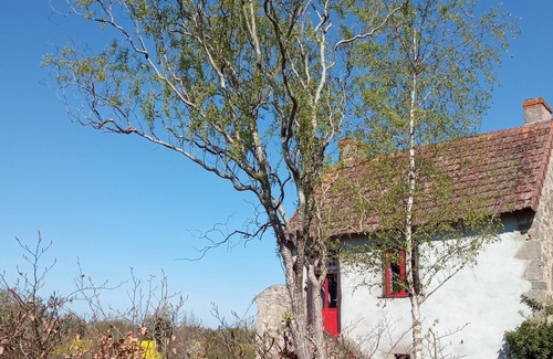 Parsac House | rural cottage with garden overlooking the swimming pond