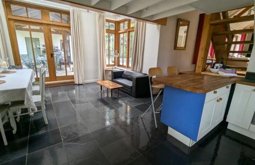 Chichester House | Rural Cottage Retreat, Near Goodwood Festival of Speed, Dog Friendly with Shared Outdoor Pool, gardens & Tennis, Free Parking! Chichester Holiday Properties