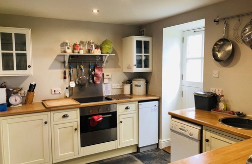 West Calder Cottage | Rural Cottage With Beautiful Loch And Hill Views nr Edinburgh