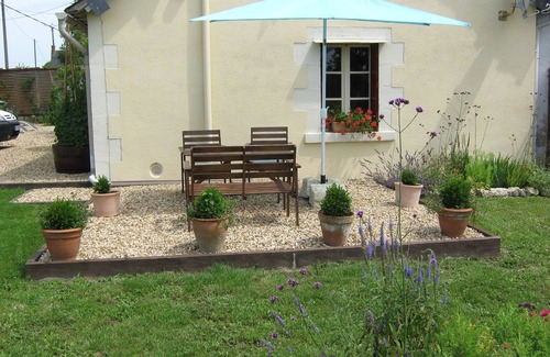 Villiers Cottage | Rural Cottage With Views Over Fields, tranquil setting