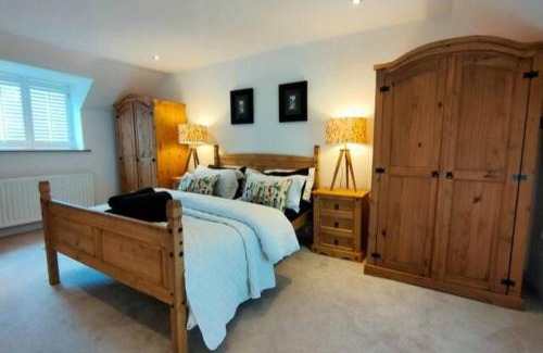 Firbeck House | Rural Cottage! Wood-fired Hot Tub Bliss Awaits