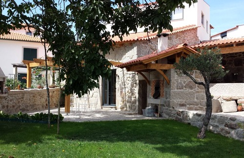Sernancelhe House | Rural country house, modernly restored, with 4 rooms, next to Douro River