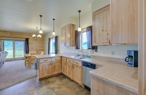 Divide Cabin | Rural Divide Cabin w/Mountain Views!